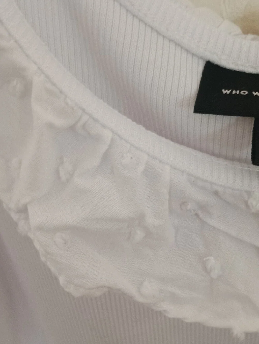 Who What Wear White Ruffle Neck Sleeveless Camisole - Picture 4 of 7